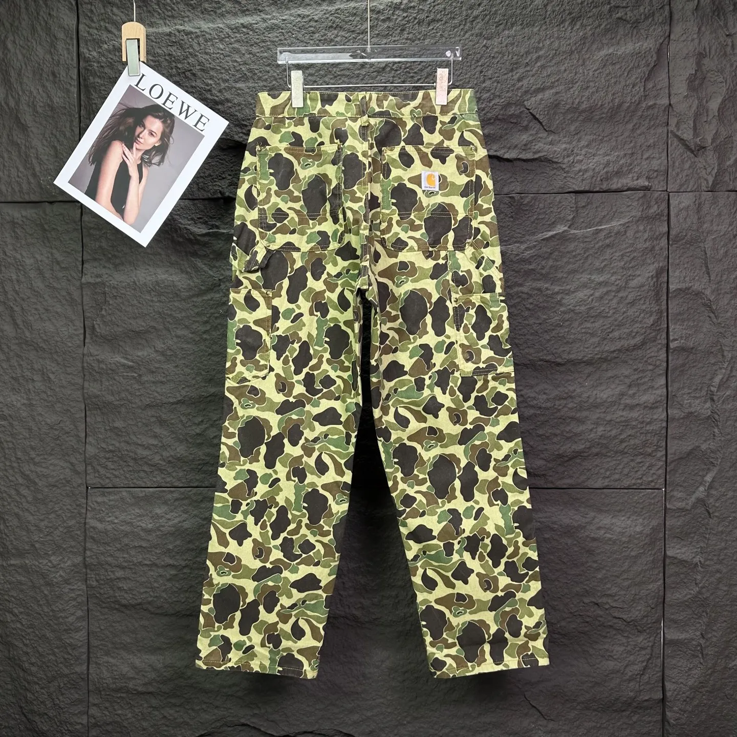Carhartt 2026 New Arrival 3D Digital Printing Camouflage Retro Work Wear Couple Loose Jeans High Version High Version Top Ceiling Quality Styles with different washed textures, very friendly to people with thin legs and thick legs. The straight version is very flattering to the leg shape. Moderate length that never goes out of style, easy to match with casual, basic styling for various styles, a must-have in the wardrobe! The fabric is stiff but also makes the upper body soft without losing texture. The washing process is even more perfect. It is a must-have item for everyone! ! ! Washed wheat, hang tag, pants label, three complete labels Color: camouflage green Size: 28, 30, 32, 34, 36 (five sizes)